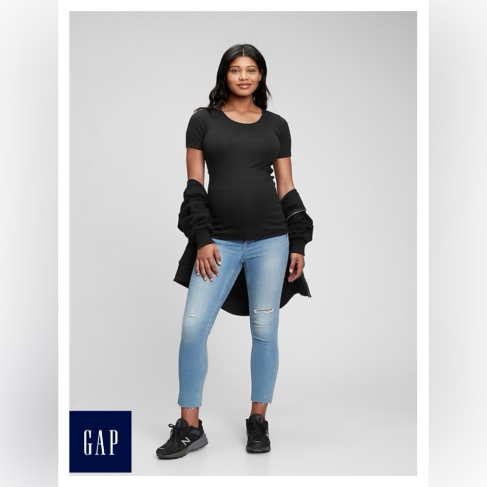 GAP Maternity Modern Crewneck T-shirt - True black
